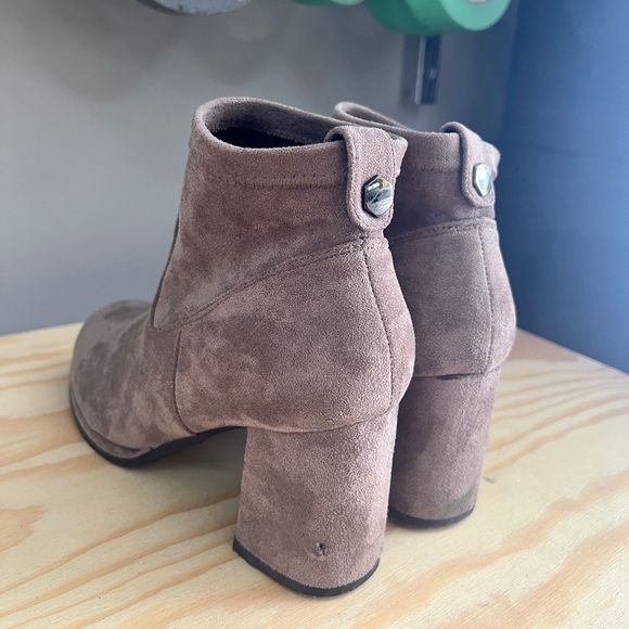 Taupe booties with churchy heels in size 7, great condition - Picture 5 of 6
